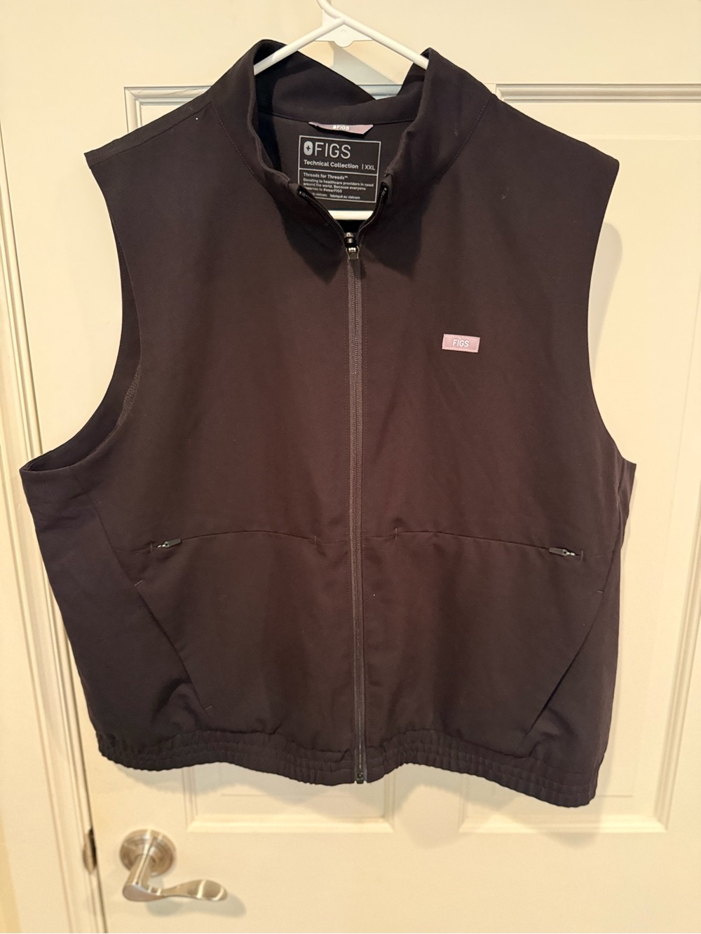 NWOT FIGS Black Full Zip Bomber Vest XXL